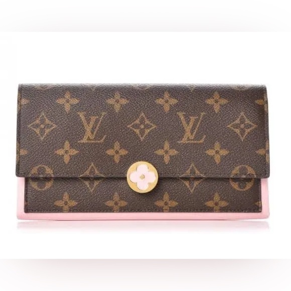 LOUIS VUITTON
Rose Ballerine Monogram
Canvas Flore Wallet - Picture 8 of 12